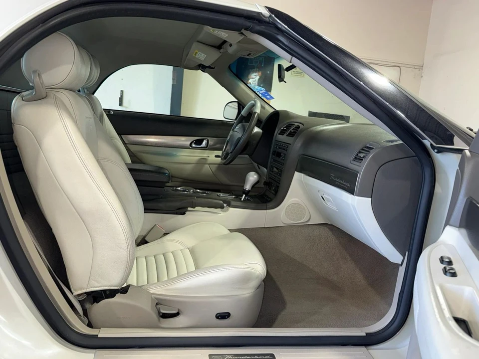 2005 Ford Thunderbird 11th Gen - Image 11 of 16