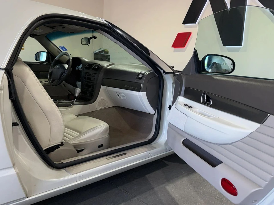 2005 Ford Thunderbird 11th Gen - Image 12 of 16