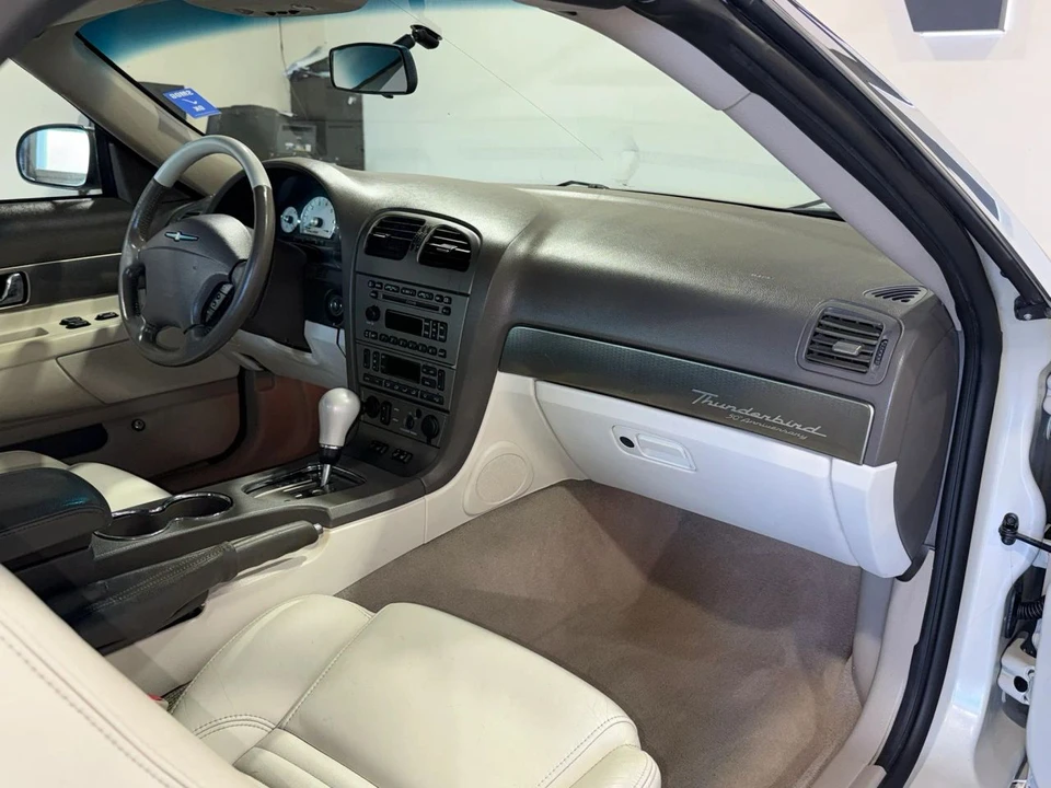 2005 Ford Thunderbird 11th Gen - Image 13 of 16