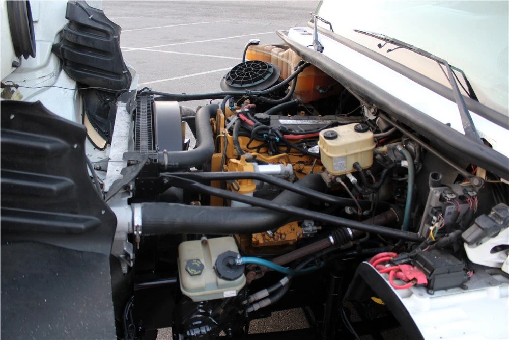 2005 Freightliner - Image 2 of 5