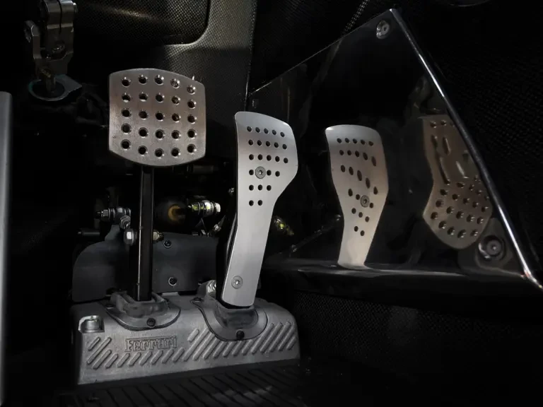 2005 Ferrari Enzo - Image 24 of 31