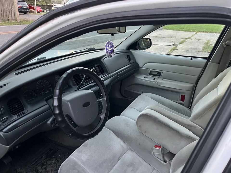 2005 Ford Crown Victoria - Image 10 of 18