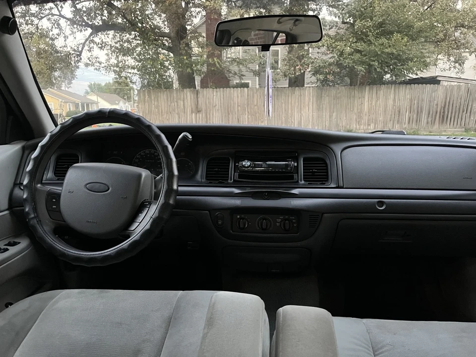 2005 Ford Crown Victoria - Image 15 of 18