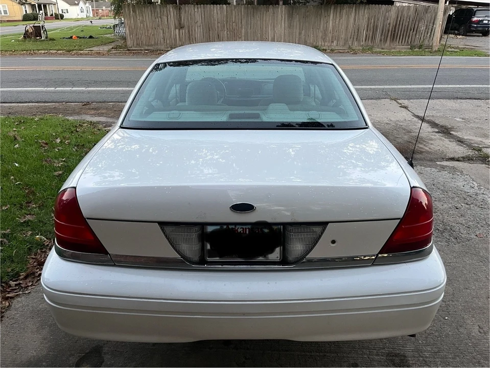 2005 Ford Crown Victoria - Image 6 of 18