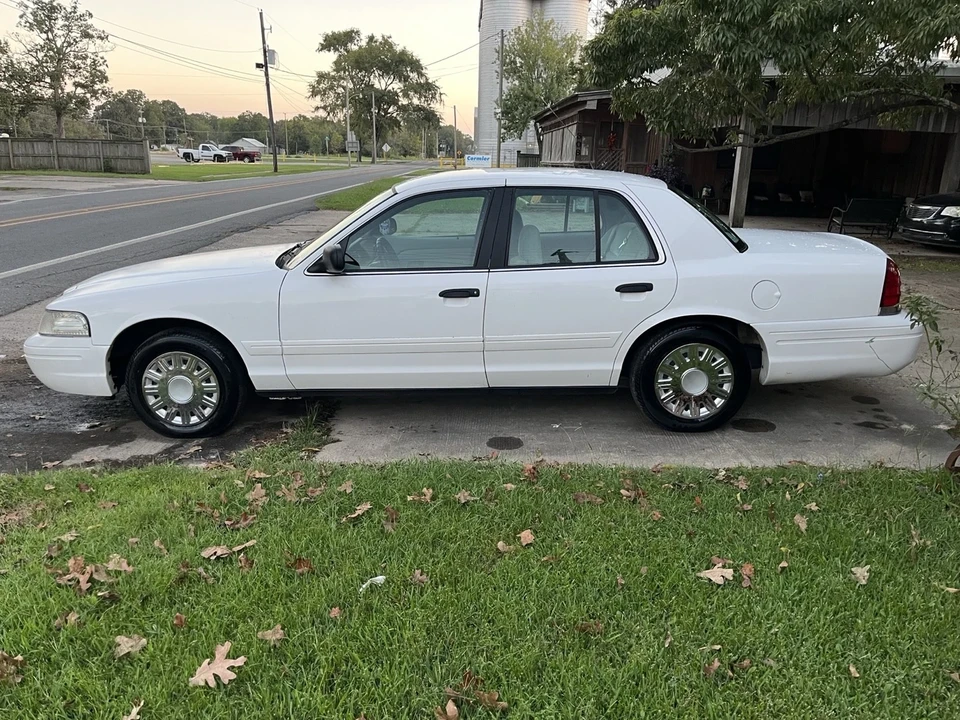 2005 Ford Crown Victoria - Image 8 of 18