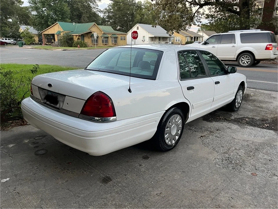 2005 Ford Crown Victoria - Image 5 of 18