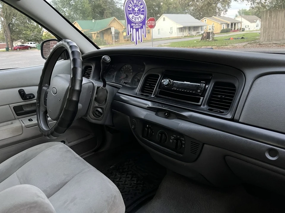 2005 Ford Crown Victoria - Image 12 of 18