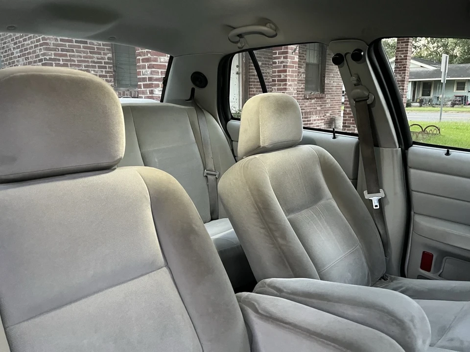 2005 Ford Crown Victoria - Image 13 of 18