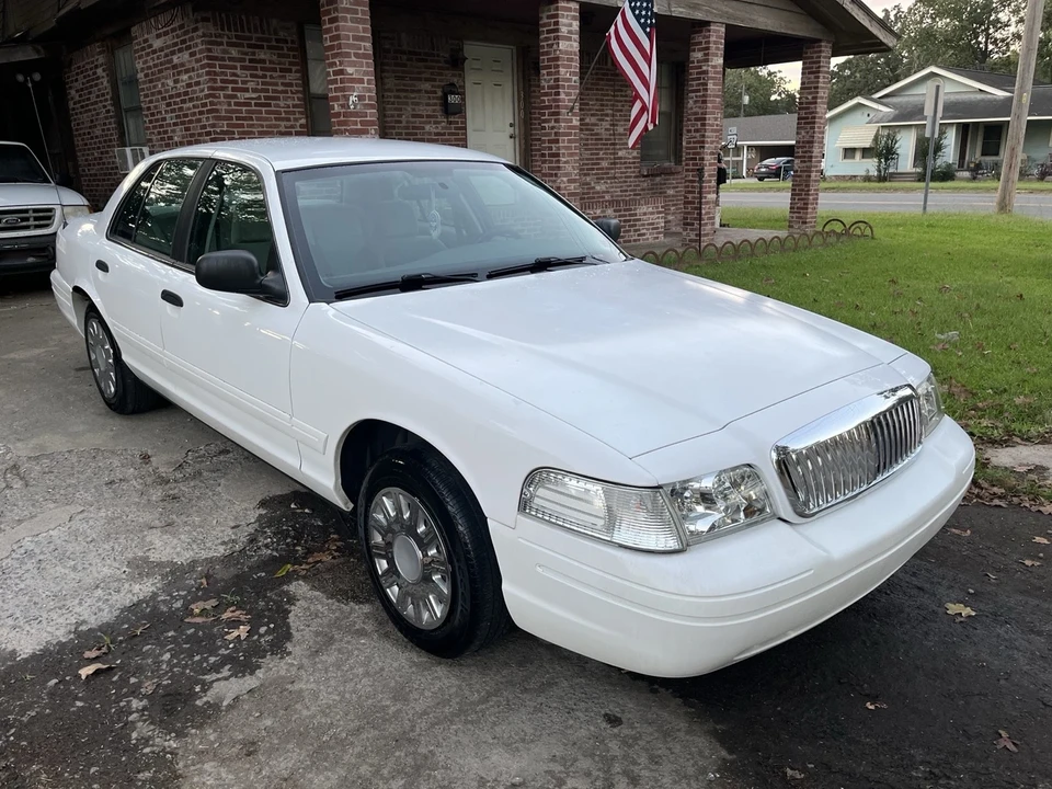 2005 Ford Crown Victoria - Image 3 of 18
