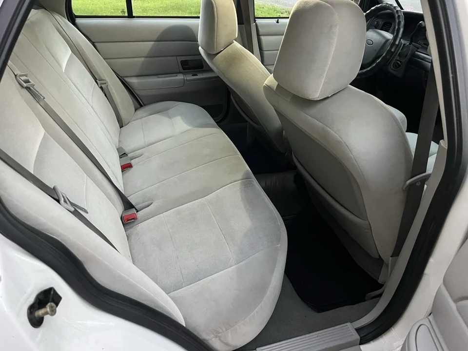 2005 Ford Crown Victoria - Image 14 of 18