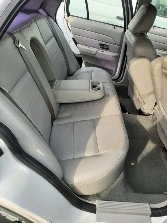 2005 Ford Crown Victoria - Image 15 of 21
