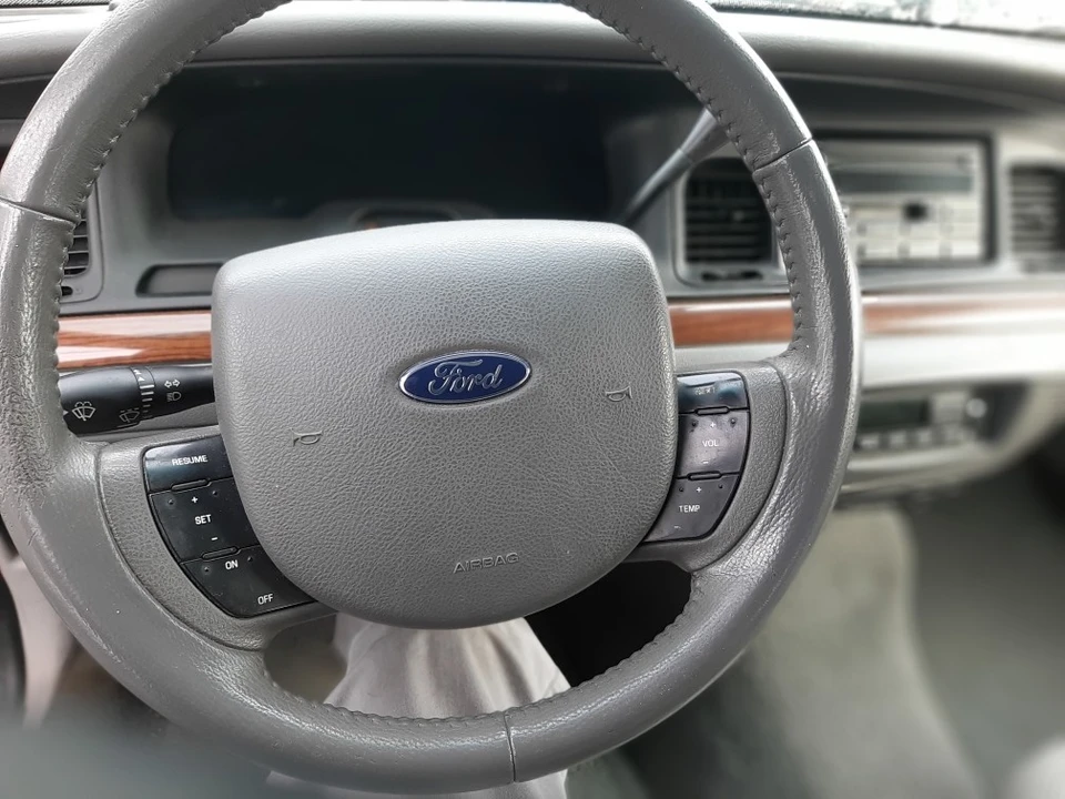 2005 Ford Crown Victoria - Image 7 of 21