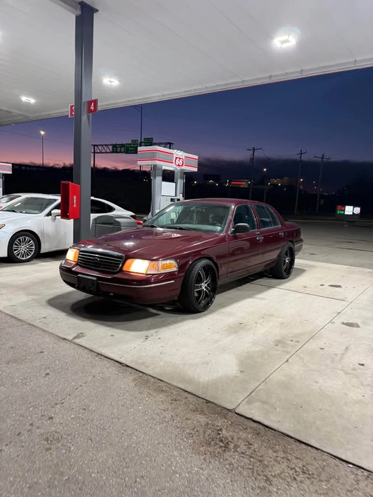 2005 Ford Crown Victoria - Image 6 of 8