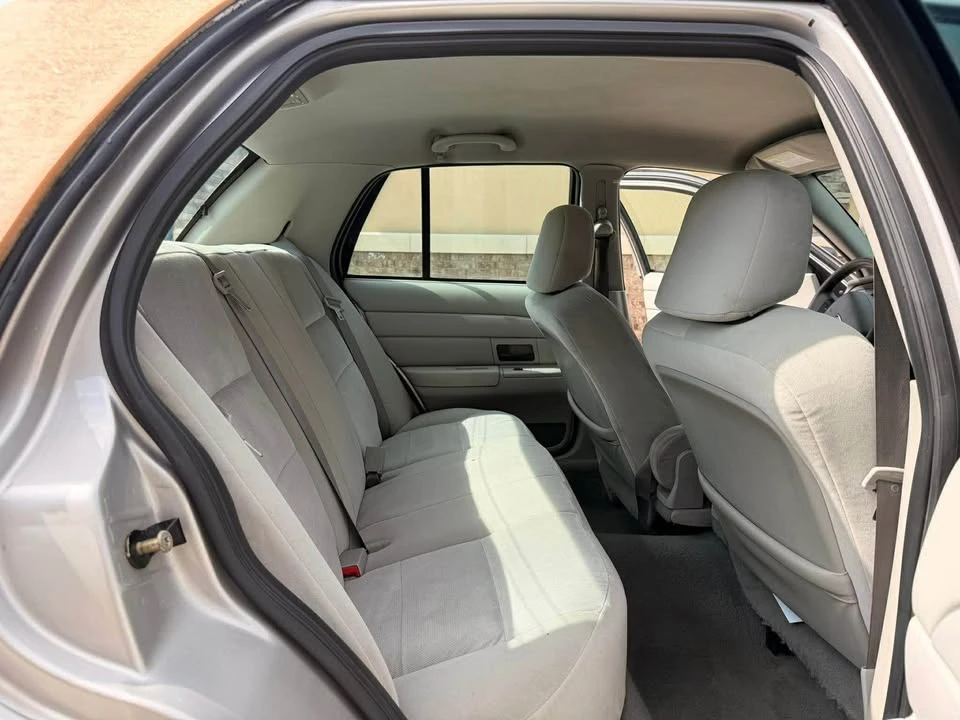 2005 Ford Crown Victoria - Image 15 of 18