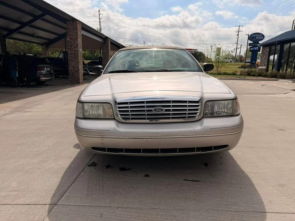 2005 Ford Crown Victoria - Image 8 of 18