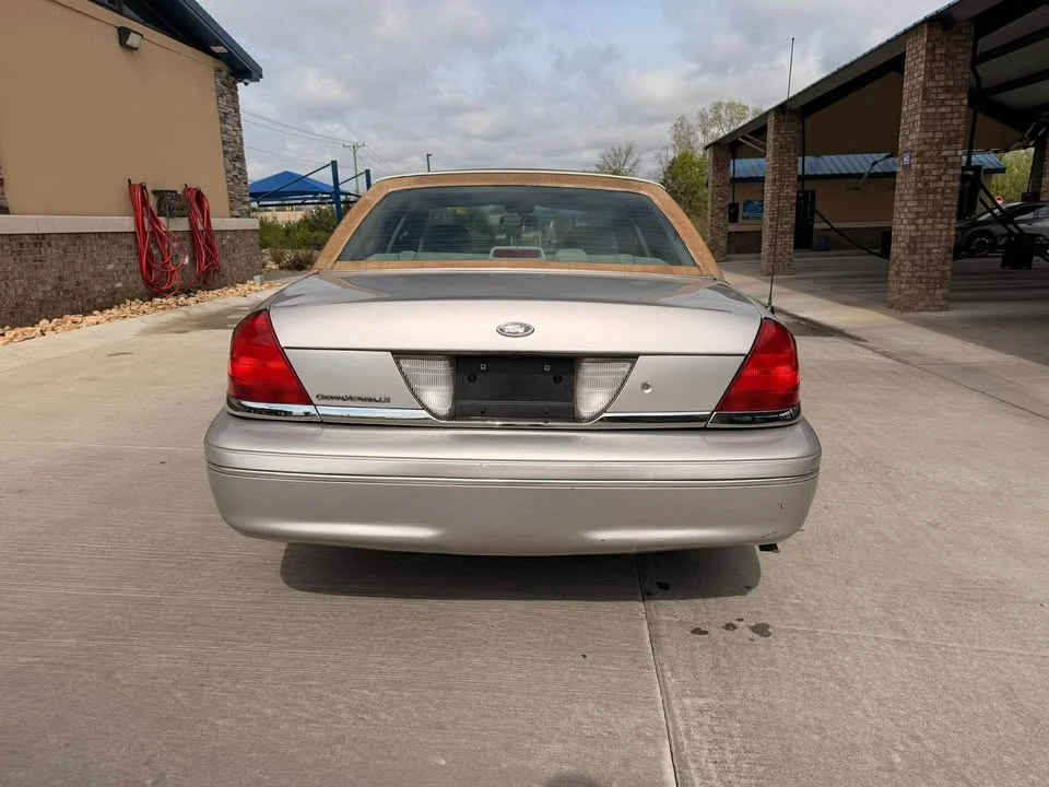2005 Ford Crown Victoria - Image 4 of 18