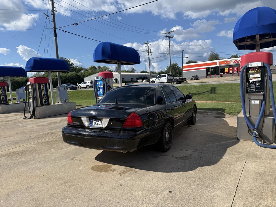 2005 Ford Crown Victoria - Image 3 of 8
