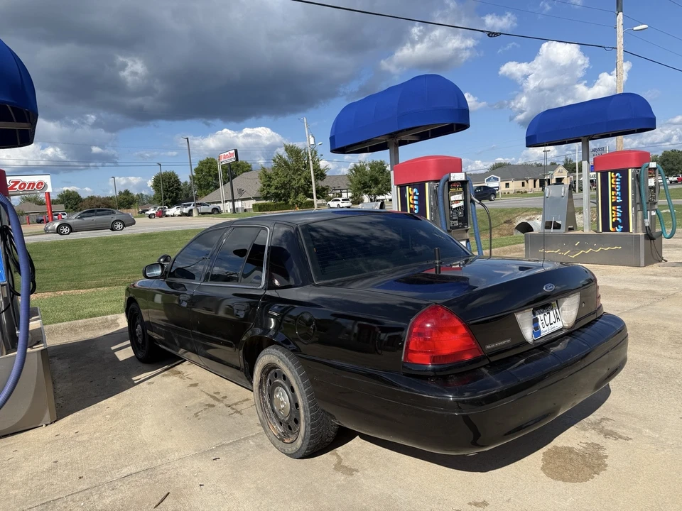 2005 Ford Crown Victoria - Image 2 of 8