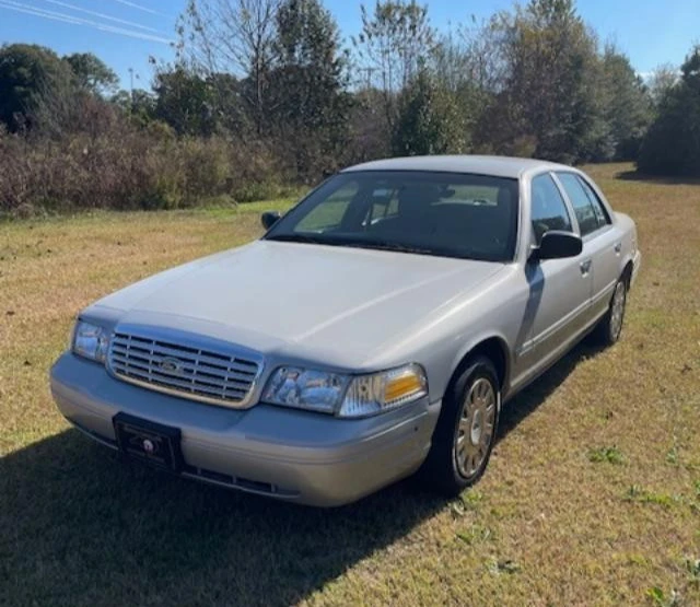 2005 Ford Crown Victoria - Image 2 of 20