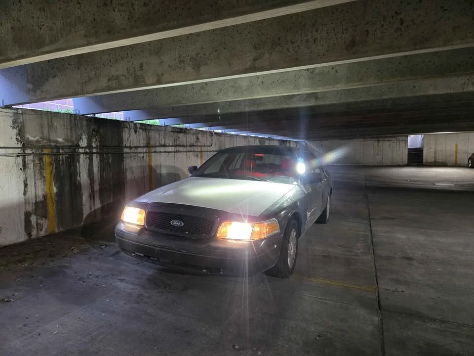 2005 Ford Crown Victoria - Image 6 of 8