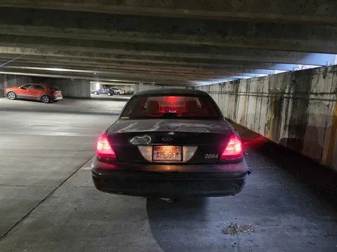 2005 Ford Crown Victoria - Image 3 of 8