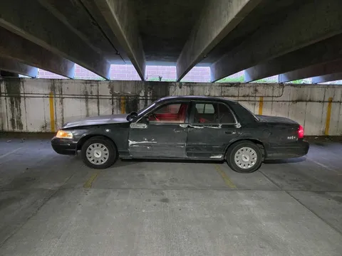2005 Ford Crown Victoria - Image 2 of 8