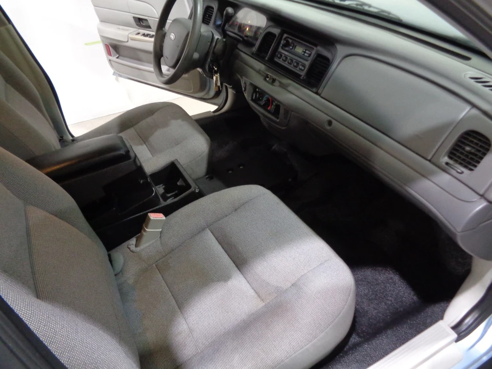 2005 Ford Crown Victoria - Image 11 of 20