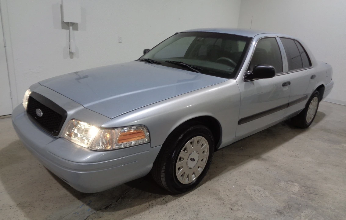 2005 Ford Crown Victoria - Image 2 of 20