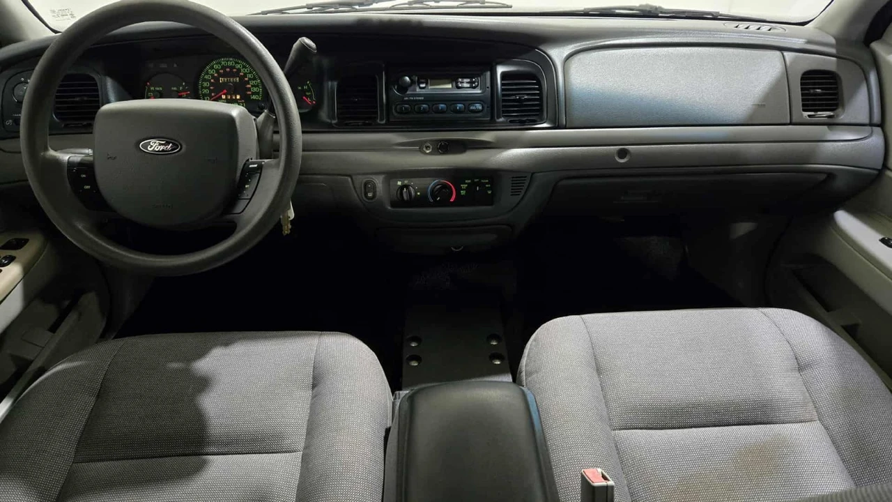 2005 Ford Crown Victoria - Image 14 of 20