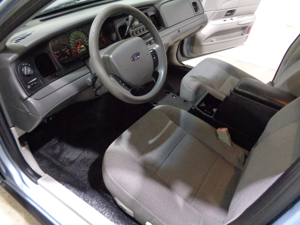 2005 Ford Crown Victoria - Image 10 of 20