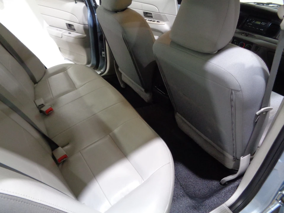 2005 Ford Crown Victoria - Image 13 of 20