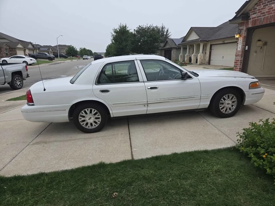 2005 Ford Crown Victoria - Image 3 of 8