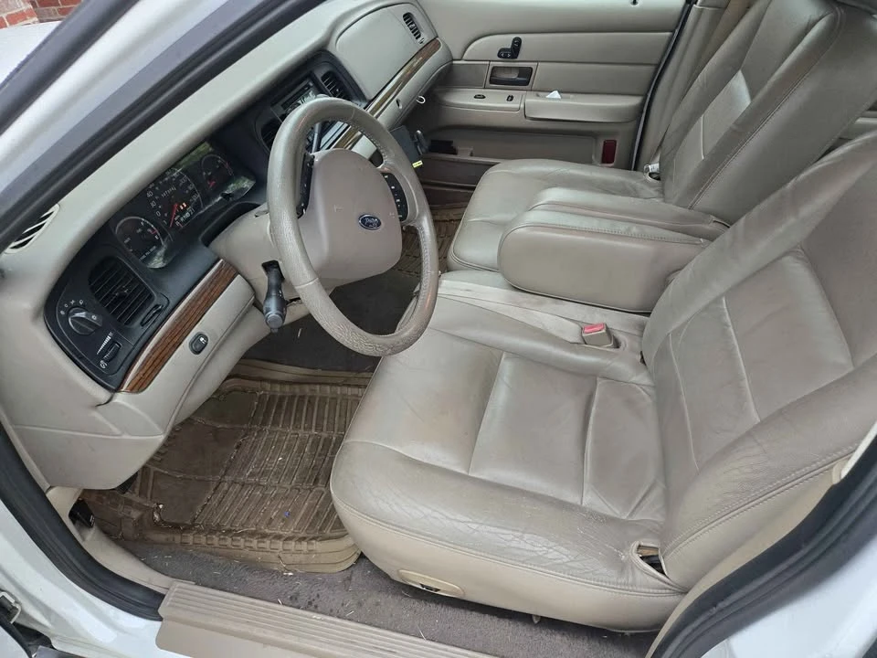 2005 Ford Crown Victoria - Image 5 of 8