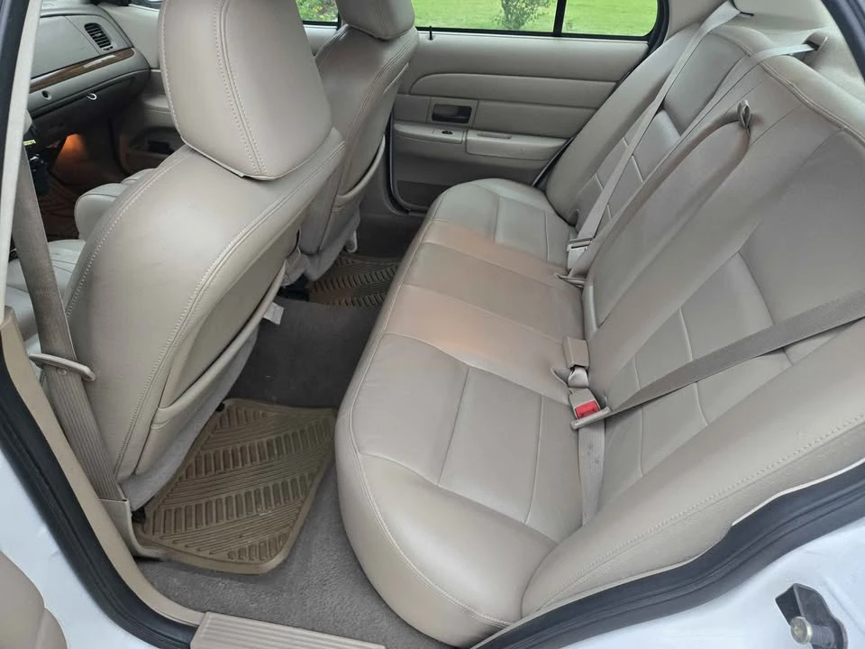 2005 Ford Crown Victoria - Image 7 of 8