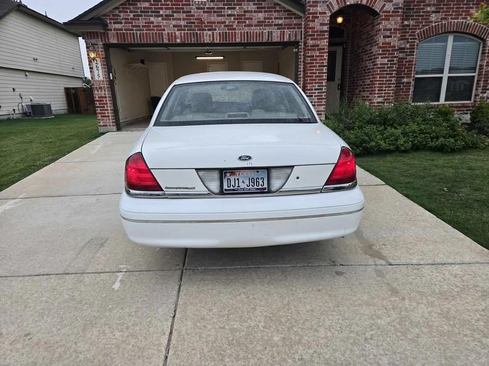 2005 Ford Crown Victoria - Image 2 of 8