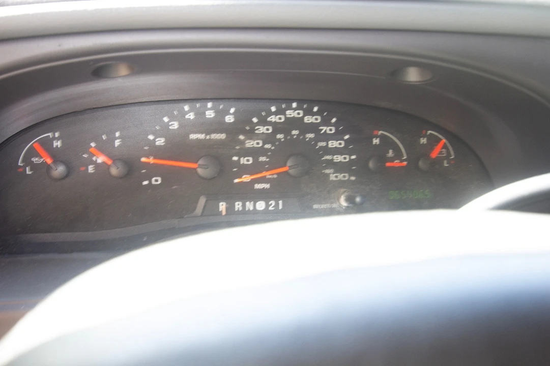 2005 Ford Econoline Van - Image 12 of 20