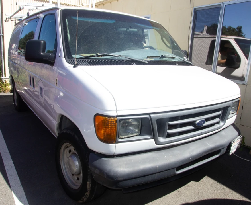 2005 Ford Econoline Van - Image 2 of 20