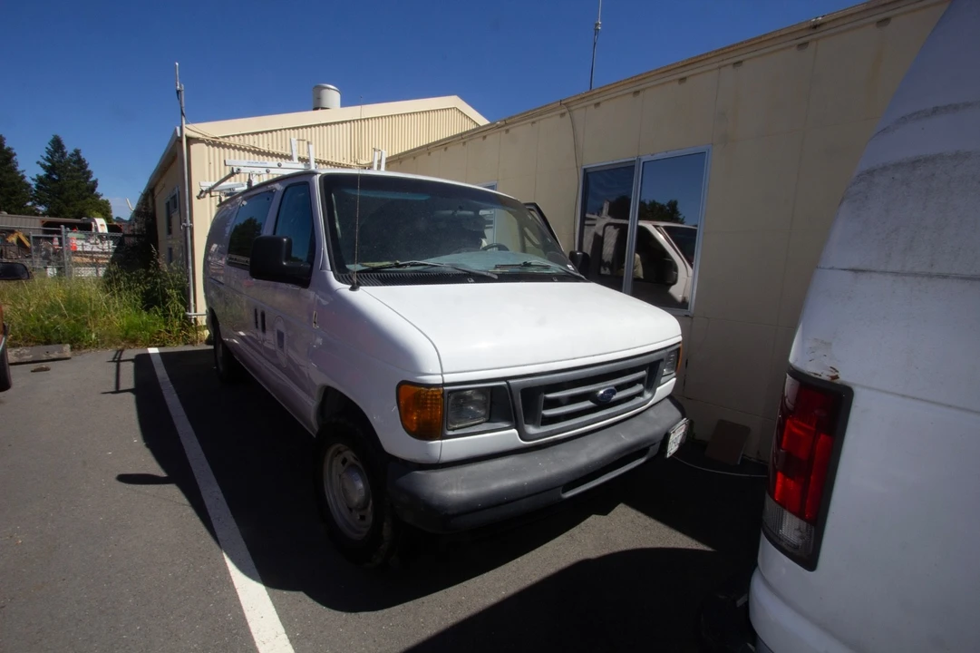 2005 Ford Econoline Van - Image 16 of 20