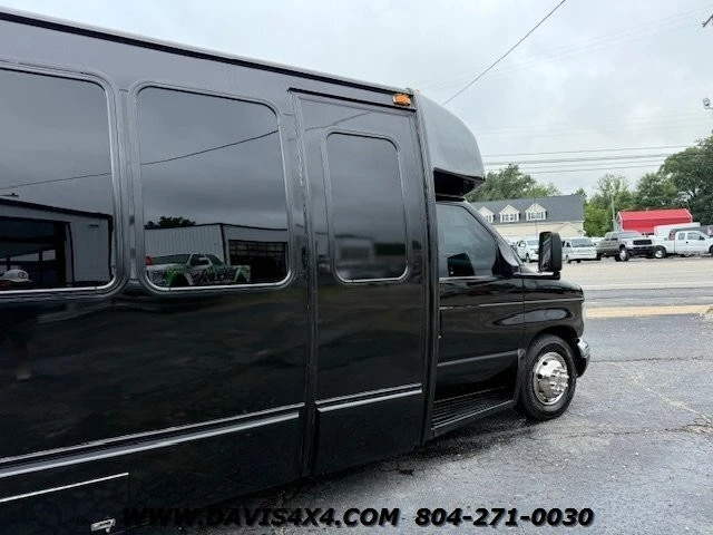 2005 Ford Econoline Van - Image 8 of 31