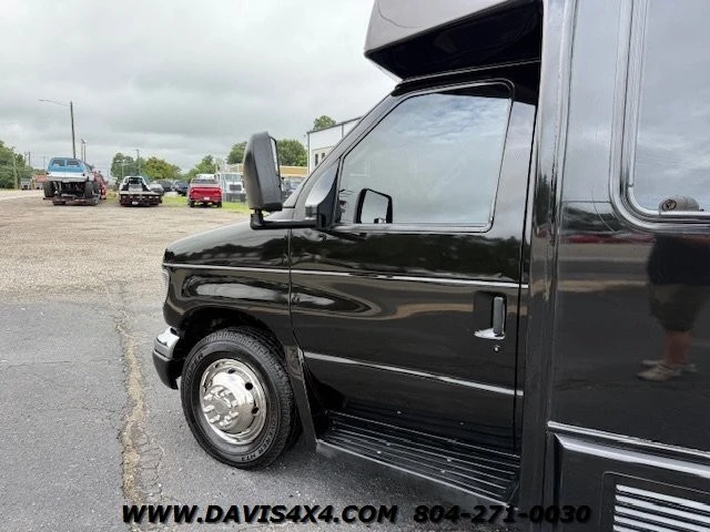 2005 Ford Econoline Van - Image 16 of 31
