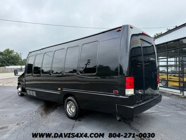 2005 Ford Econoline Van - Image 14 of 31