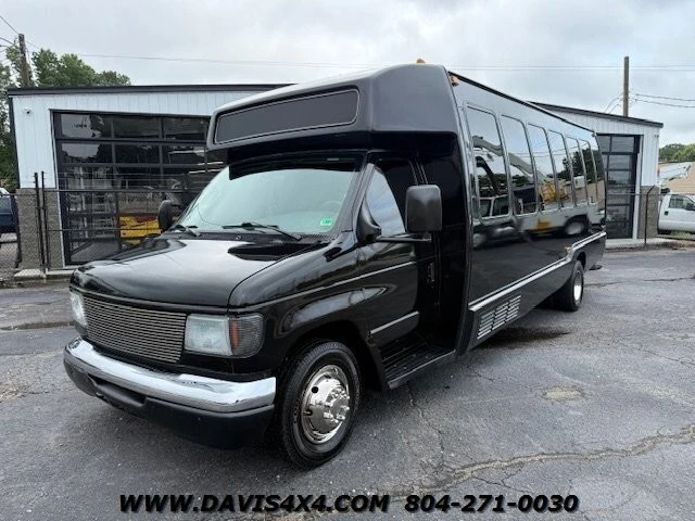 2005 Ford Econoline Van - Image 2 of 31