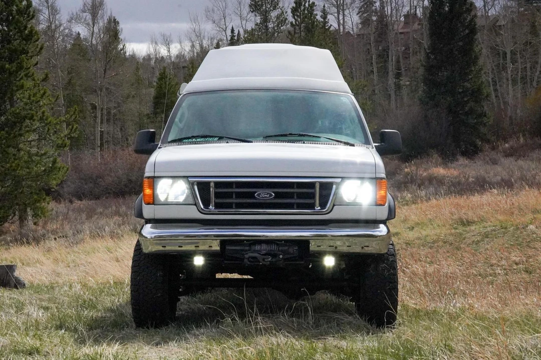 2005 Ford Econoline Van - Image 2 of 31