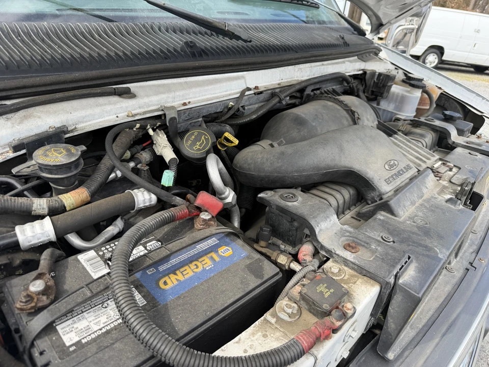2005 Ford Econoline Van - Image 10 of 21