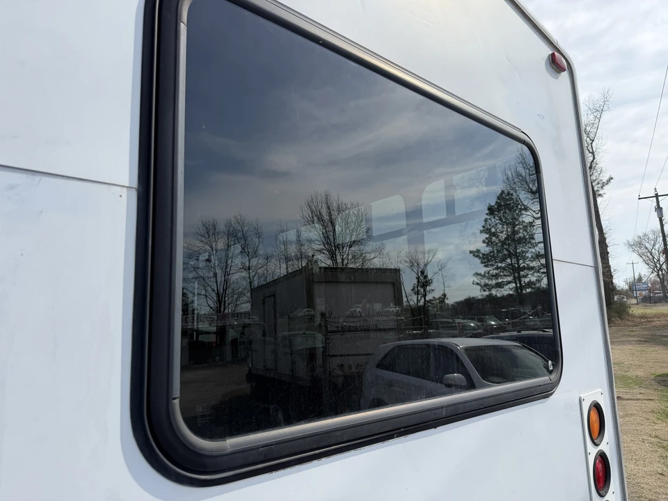 2005 Ford Econoline Van - Image 3 of 21
