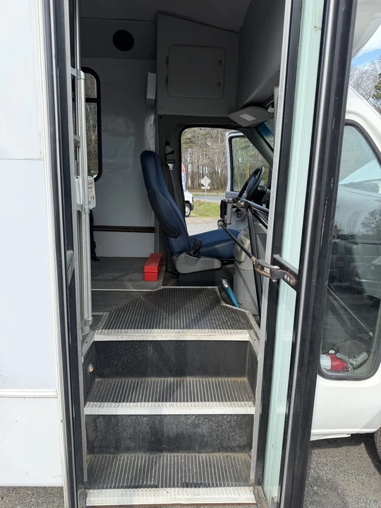 2005 Ford Econoline Van - Image 9 of 21