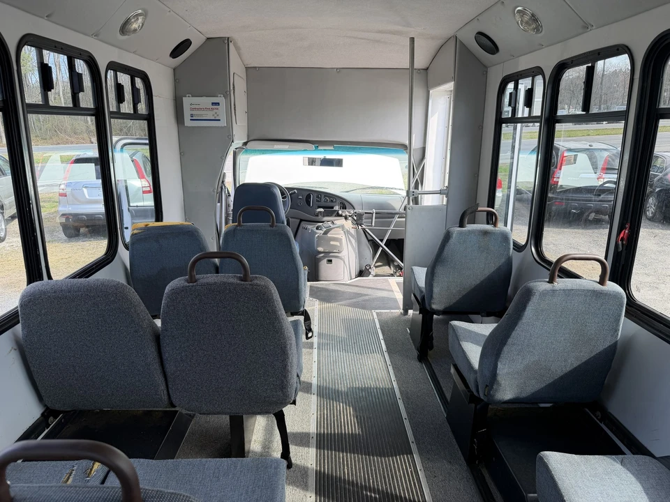 2005 Ford Econoline Van - Image 6 of 21