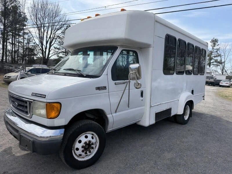 2005 Ford Econoline Van - Image 13 of 21