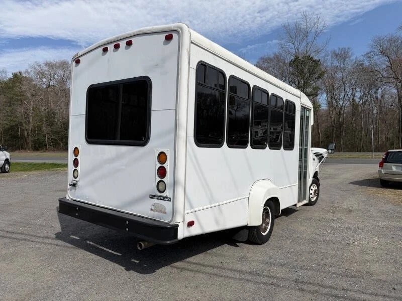 2005 Ford Econoline Van - Image 9 of 21