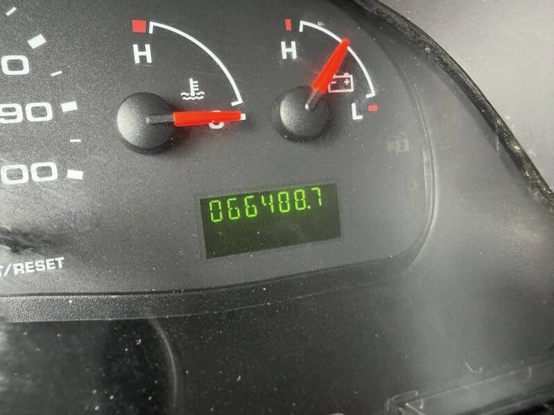 2005 Ford Econoline Van - Image 2 of 21